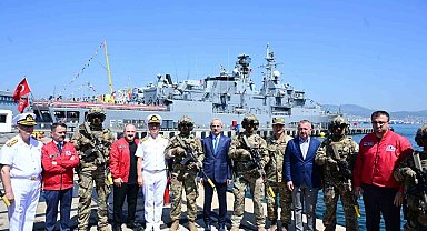 Ulaştırma ve Altyapı Bakanı Uraloğlu, TEKNOFEST Mavi Vatan'ı ziyaret etti