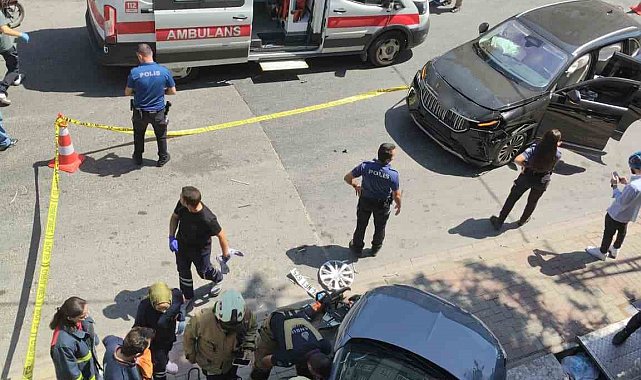 Ümraniye'de cip ile otomobil çarpıştı: 2'si çocuk 4 yaralı