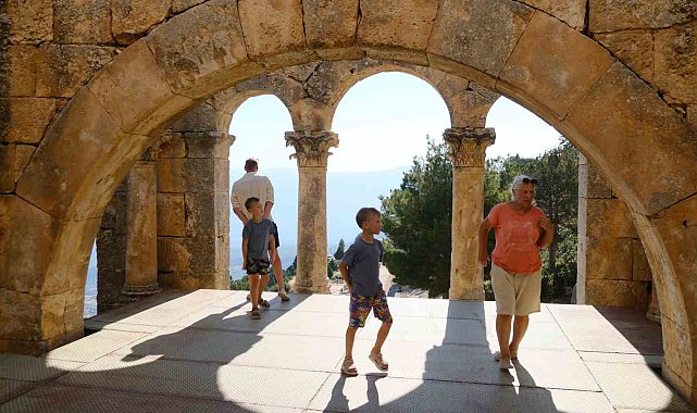 UNESCO listesindeki Alahan Manastırı zamana direniyor