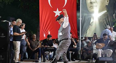 Üstat ve genç efeler 'Zeybek Ateşi'ni yaktı