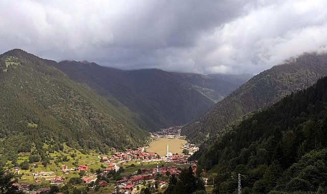 Uzungöl, yağış sonrası kahverengine büründü