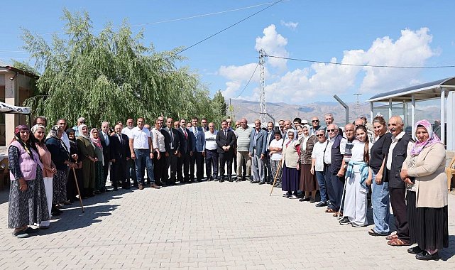 Vali Aydoğdu Cemal Gürsel Mahallesi'nde vatandaşların taleplerini dinledi