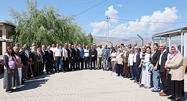 Vali Aydoğdu Cemal Gürsel Mahallesi'nde vatandaşların taleplerini dinledi