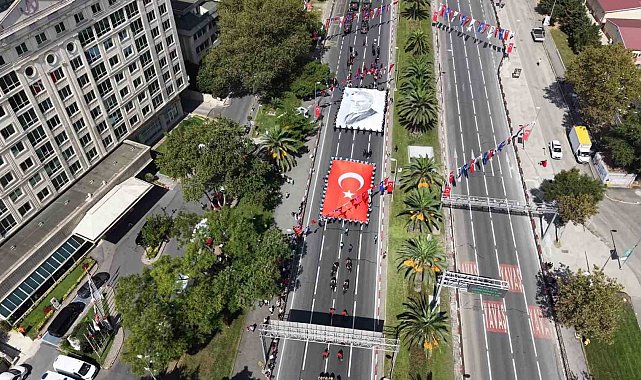 Vatan Caddesi'nde 30 Ağustos Zafer Bayramı töreni