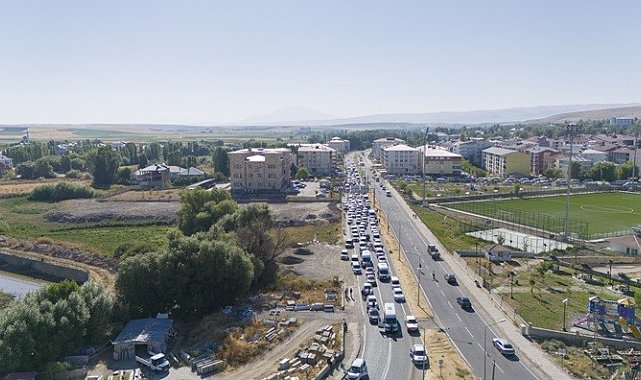 Vatandaşlar Malazgirt Zaferi kutlamalarına yoğun katılım sağladı
