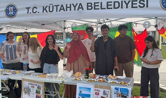 Yabancı öğrenciler yemekler üzerinden ülkelerini anlattı