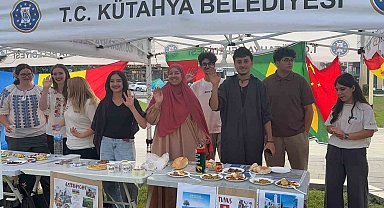 Yabancı öğrenciler yemekler üzerinden ülkelerini anlattı
