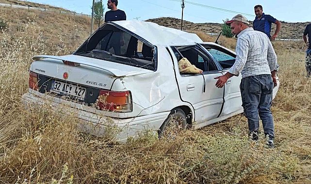 Yalvaç'ta otomobil şarampole devrildi: 1 yaralı