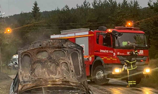 Yanan otomobildeki patlama paniğe neden oldu