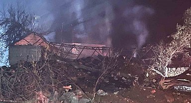 Yangında yemleri, iki ahırı yandı ve ineği telef oldu: "Alevler saniyeler içinde geldi"
