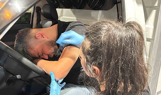 Yasal sınırın 11 katı üzerinde alkollü sürücü akaryakıt alırken direksiyonda sızdı... İlginç anlar kamerada
