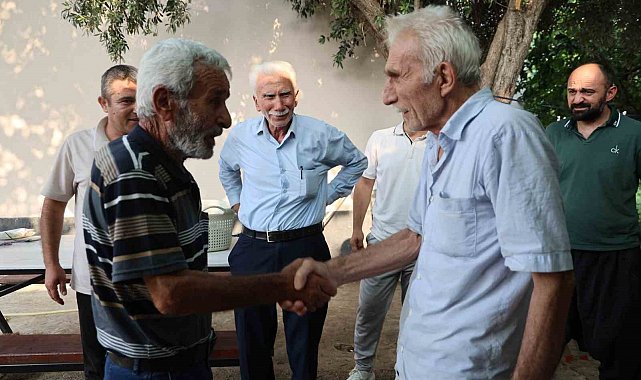 Yaşlı adamlardan örnek davranış