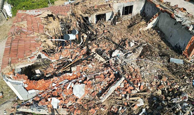 Yaşlı çiftin yanan evinde nişanlı torunlarının hayalleri de kül oldu