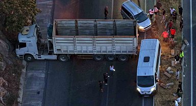 Yatağan'da kaza, tır yolu kapattı, ulaşım aksadı