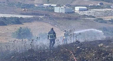 Yayladağı'nda arazi yangını geniş alana yayılmadan söndürüldü
