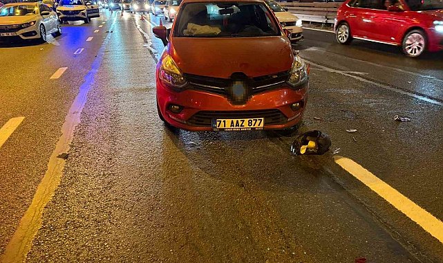Yenibosna Metrobüs Durağı mevkiinde zincirleme kaza: 3 yaralı