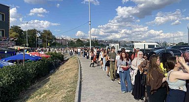 Yenikapı'da konser öncesi kilometrelerce insan ve araç kuyruğu oluştu