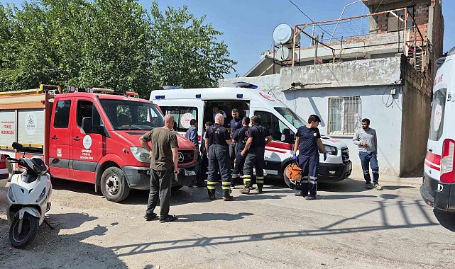 Yıkmaya çalıştığı ev üzerine çöktü: 1 yaralı