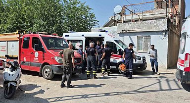Yıkmaya çalıştığı ev üzerine çöktü: 1 yaralı