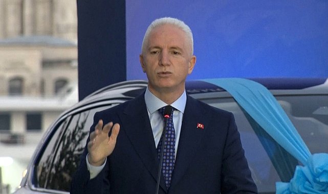YKS birincilerine Togg marka otomobil hediye edildi