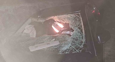 Yola çıkan ineğe çarpan araç takla attı: 6 yaralı