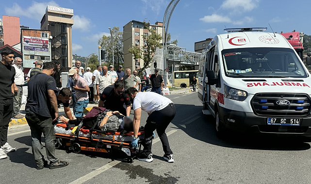 Yolun karşına geçmeye çalışan yaşlı kadına otomobil çarptı