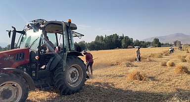 Yüksekova'da asırlık gelenek: İmece usulü hasat dönemi devam ediyor