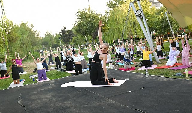Yunusemre Belediyespor'dan kadınlara yoga eğitimi