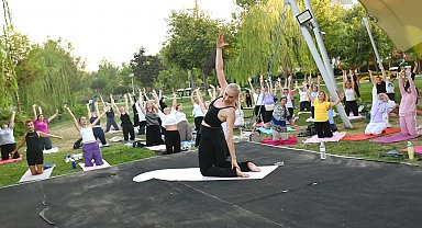 Yunusemre Belediyespor'dan kadınlara yoga eğitimi