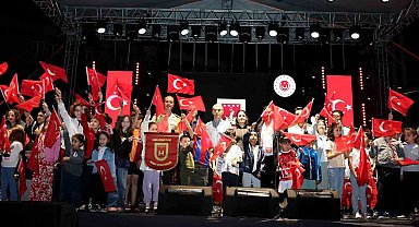 Zafer coşkusu bando ve halk oyunları gösterileri ile taçlandı