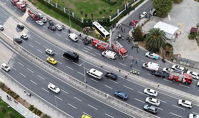 Zeytinburnu'nda İETT otobüsü duvara çarptı: 1 ölü, 17 yaralı