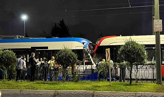 Zeytinburnu'nda iki tramvay çarpıştı: 9 yaralı
