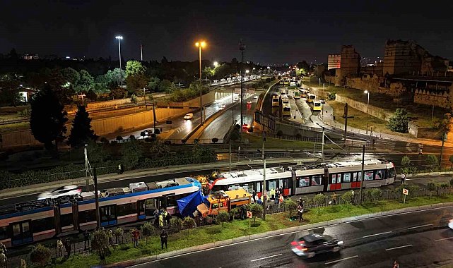 Zeytinburnu'nda iki tramvayın çarpıştığı kaza yeri havadan görüntülendi