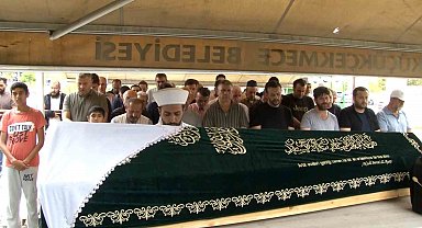 Zeytinburnu'ndaki İETT otobüs kazasında hayatını kaybeden kadın son yolculuğuna uğurlandı