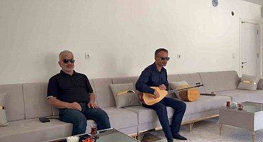 10 yaşındayken gözlerini kaybetti, hiç görmediği bağlamayla geleceğine ışık tuttu