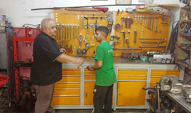 12 yaşında girdiği sanayide 45 yıl devirip 20'den fazla usta yetiştirdi