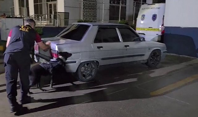200 bin TL'lik otomobille 2 buçuk milyon TL'lik kokain kaçırırlarken yakalandılar
