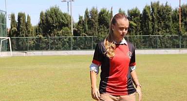 22 yaşındaki Zeynep Mestan, Turgutluspor'un teknik direktörü oldu
