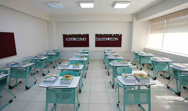 283 milyondan fazla ders kitabı sıralardaki yerini almaya başladı