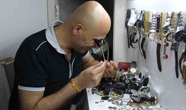 3 metrekarelik dükkanda yarım asırlık aile mesleğini yaşatıyor