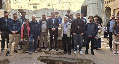 35 akademisyen Gümüşler Manastırı'nı ziyaret etti