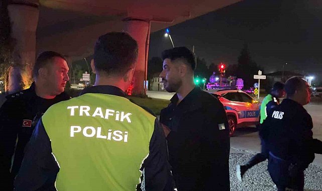 'Dur' ihtarına uymayarak gözden kaybolan sürücü kaza yapmış halde yakalandı: 2 yaralı