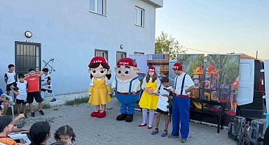 'Turgut ve Lulu' Sokak Tiyatrosu ile çocuklarla buluştu