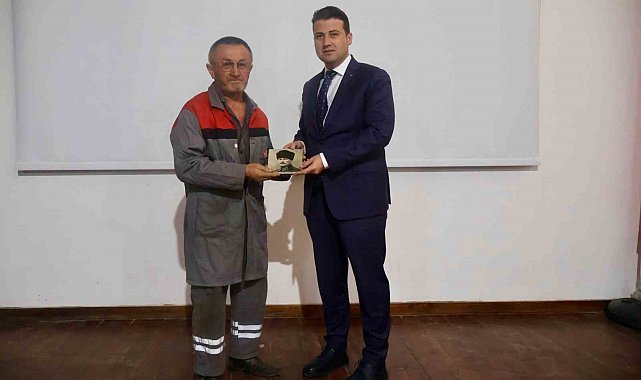 56 yıllık tamirci Çivril'de Yılın Ahisi seçildi