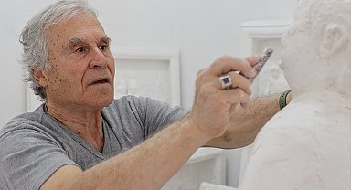 82 yaşında Manisa'nın hafızasını şekillendiriyor