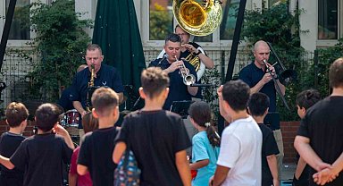 ABD Hava Kuvvetleri Orkestrası Adana'da müzik ziyafeti sundu