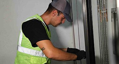 Adana'da asansörler kırmızı alarm veriyor