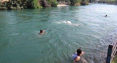 Adana'da çocukların tehlikeli serinliği eylül ayında da sürüyor
