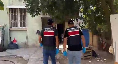 Adana'da evde 1 ton 670 litre kaçak alkol ele geçirildi