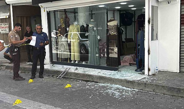 Adana'da iş yerine silahlı saldırı: Cama 9 kurşun isabet etti